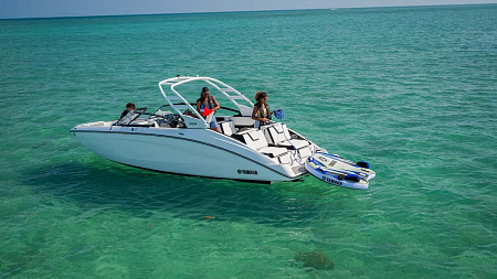 Катер Yamaha 252S